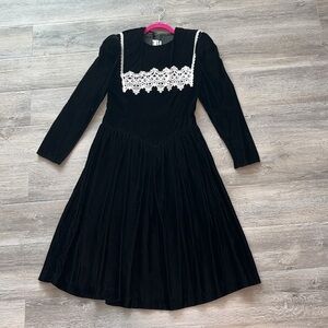 Jessica McClintock GUNNE SAX modest demure black velvet dress white lace girl 12